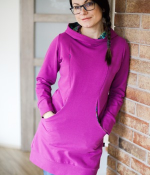 Mikinové kojící šaty fialové